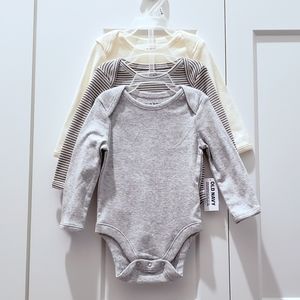 3pk Long Sleeve Neutral Unisex Onesies, Old Navy Bodysuits, Baby 3-6 months